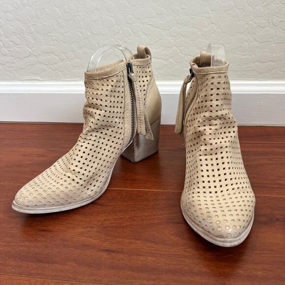 Dolce Vita Cream Whitewash Block Heel Almond Toe Perforated Booties Womens 8 - Picture 2 of 14